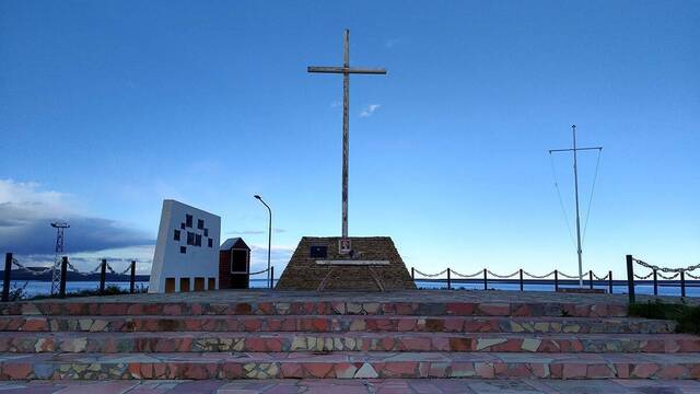 Monumento conmemorativo a la primera misa celebrada en Argentina, en Puerto San Julián.