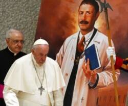 Papa Francisco en la beatificación del enfermero Artémides Zatti. 