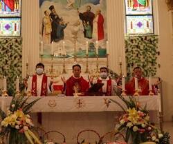 Ceremonia de instalación del obispo Peng como auxiliar en una diócesis inventada por el Gobierno y que Roma no reconoce