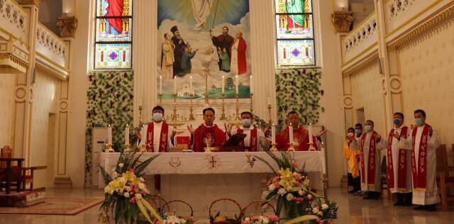 Ceremonia de instalación del obispo Peng como auxiliar en una diócesis inventada por el Gobierno y que Roma no reconoce