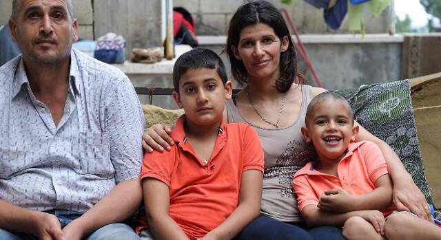 Shadi, Nihad y sus hijos son una familia cristiana de Siria, desplazada por la guerra y la destrucción