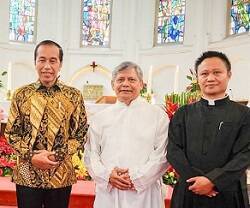 Joko Widodo, presidente de Indonesia, visitó la catedral de Bogor para felicitar la Navidad de 2022 a los cristianos
