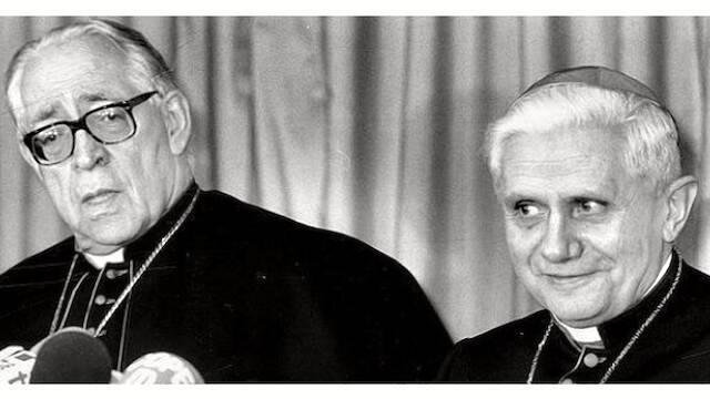 Los cardenales Joseph Ratzinger y Marcelo González Martín.