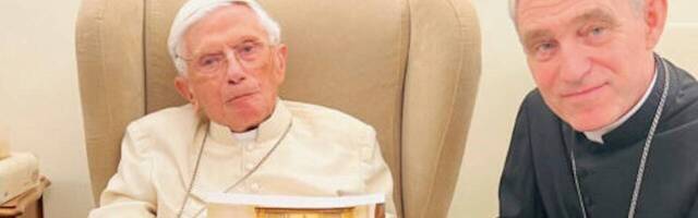 Las últimas horas con vida de Benedicto XVI: «Jesús, te quiero»... y la presencia del Papa Francisco