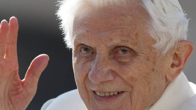 Primer plano de Benedicto XVI.