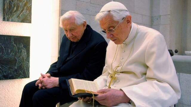 Benedicto XVI con su hermano Georg Ratzinger.
