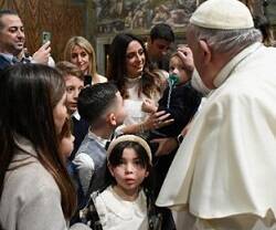 El Papa Francisco en el bautizo de 13 niños en la Capilla Sixtina en el Día del Bautismo del Señor de 2023