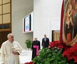 Francisco, en la audiencia de este miércoles, oró ante un icono mariano de Bielorrusia por la paz