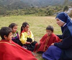 Una religiosa de Jesús Verbo y Víctima en una zona remota de los Andes