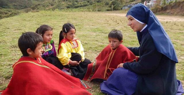 Una religiosa de Jesús Verbo y Víctima en una zona remota de los Andes