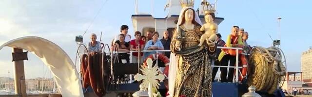 Virgen de Bonaria en procesión marítima en Cerdeña.