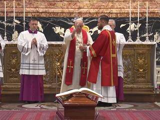 Bendición del Papa al cardenal Pell