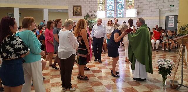 Rito de envío de catequistas en una parroquia española