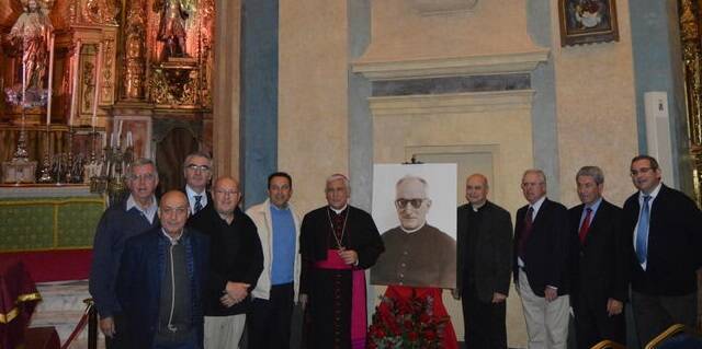 El obispo Zornoza de Cádiz y los promotores de la causa del padre López de Ubalde en 2017