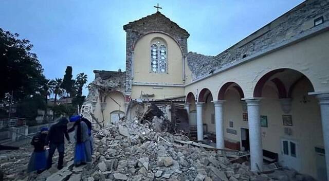 Lo que queda de la catedral de Iskenderun en Anatolia, Turquía