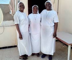 Tres religiosas de Burkina Faso en Argelia.