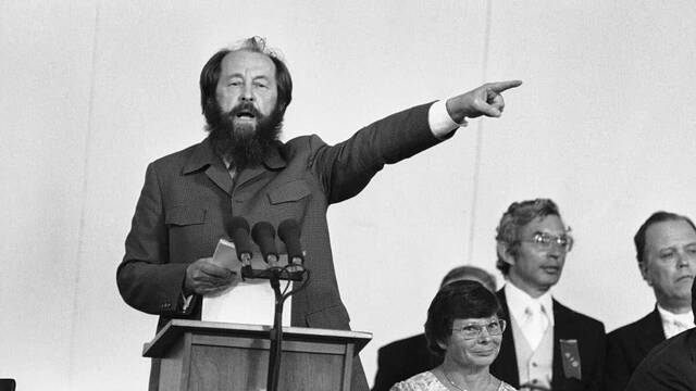 Aleksandr Solzhenitsyn en la Universidad de Harvard.