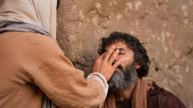 Jesús devuelve la vista al ciego de Siloé. 