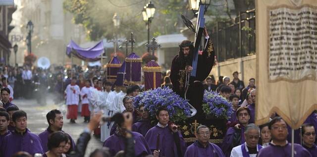 Procesión del Bom Jesus en Semana Santa en Macao, China... una fe internacional