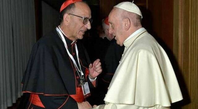 El cardenal Omella, arzobispo de Barcelona, con el Papa Francisco