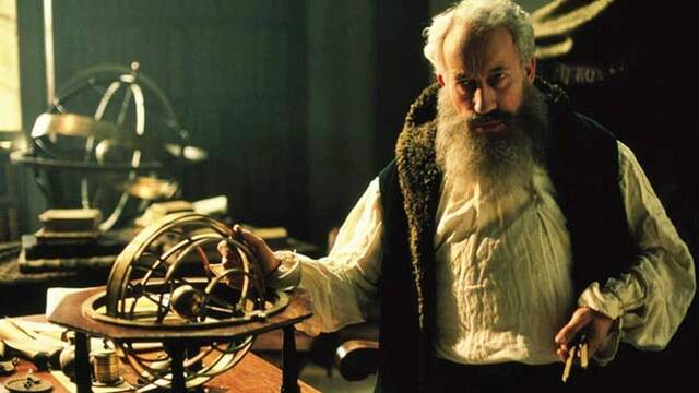 Simon Callow interpretando a Galileo.