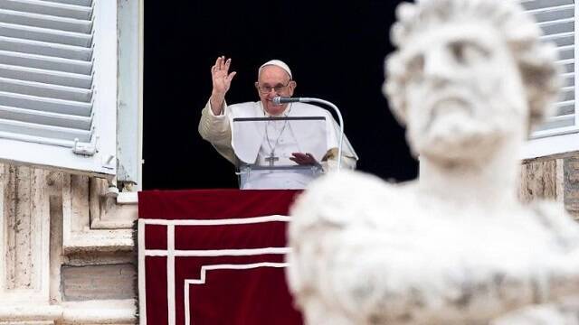 En el Ángelus de este domingo el Papa comentó el Evangelio de la resurrección de Lázaro  / Vatican Media