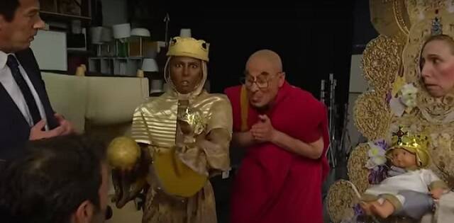 Parodias de la Virgen de Montserrat, la del Rocío, el Dalai Lama y el presidente andaluz Moreno Bonilla en Polònia, TV3