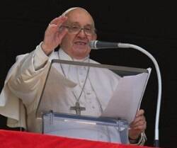 El Papa Francisco en el rezo del Regina Coeli felicitó la Pascua a los ortodoxos