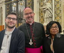 El joven Maxime, el obispo de Amiens y Sidonie cuentan su camino hacia el bautismo
