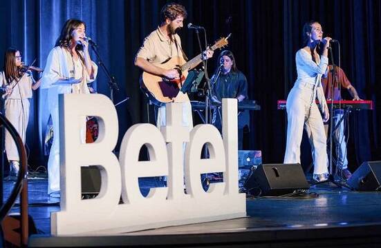Betel es un encuentro católico de oración, música y testimonios en Barcelona de 18 a 35 años