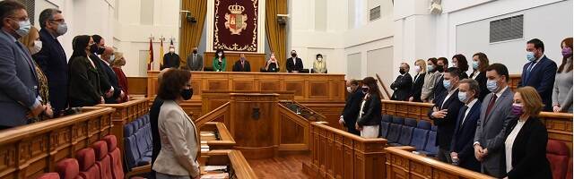Un minuto de silencio en el Parlamento de Castilla La Mancha