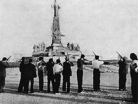 Fusilamiento del monumento al Sagrado Corazón en el Cerro de los Ángeles.