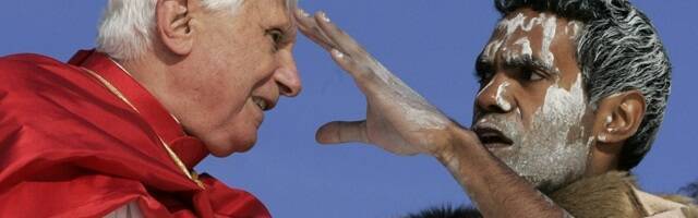 Un ritual aborigen de bienvenida recibe a Benedicto XVI en Australia en 2008