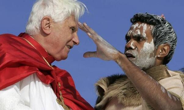 Un ritual aborigen de bienvenida recibe a Benedicto XVI en Australia en 2008
