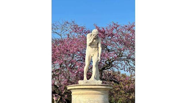 Estatua de Caín en el Jardín de las Tullerías de París.