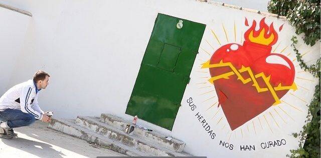 Christian, graffitero de Madrid, pintó este Sagrado Corazón en 2019 en Ciempozuelos