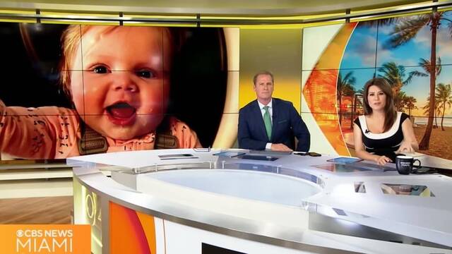 Noticia sobre un bebé en un noticiario de la CBS.