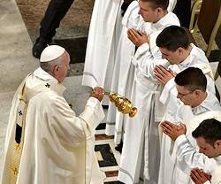 El Papa alerta a su clero contra la mundanidad espiritual: contemplar la Cruz es el antídoto