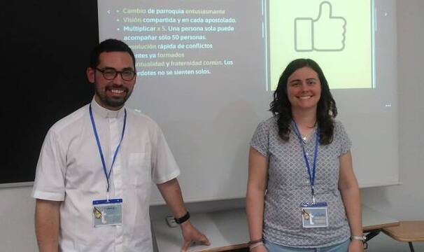 David Homedes, sacerdote español en Toulon, y su hermana Miriam en el Transforma 2023