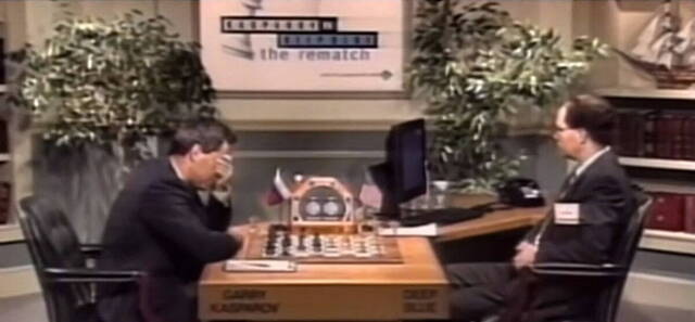 Garry Kasparov en 1997, jugando contra la máquina Deep Blue.