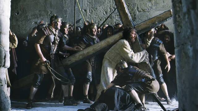 Escena del Via Crucis en 'La Pasión de Cristo' de Mel Gibson.