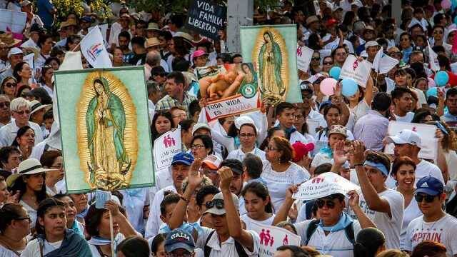 Manifestación del Frente Nacional por la Familia en México. 