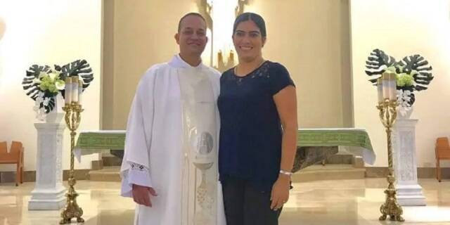 El diácono permanente Vicente Nieves y su esposa, ambos policías y volcados en la parroquia