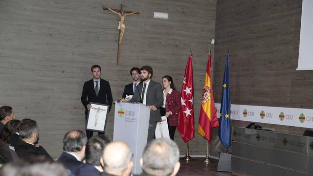 Representantes de los Rosarios públicos galardonados con el Premio Religión en Libertad.