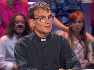 Un sacerdote en «El Comodín de la 1»