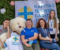 Voluntarios de Cáritas y la parroquia de San Basilio en el nuevo centro infantil en Ternopil