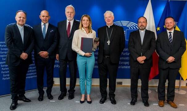Metsola, declarada abortista, recibe un premio In Veritate de los obispos de la COMECE