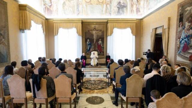 El Papa Francisco, con mujeres de "Libera". 