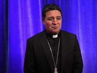Obispo hispano novato en Washington
