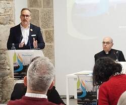 Presentación de Nuntiare en Santiago de Compostela, un evento de Biblia, música, oratoria y evangelización